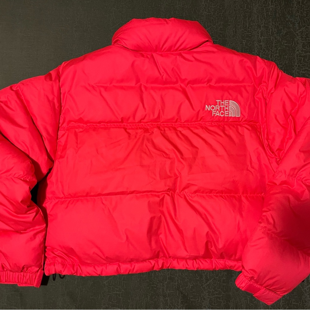 The North Face Women's NUPTSE SHORT 700 Down Jacket Brilliant Coral US Large - Picture 2 of 3